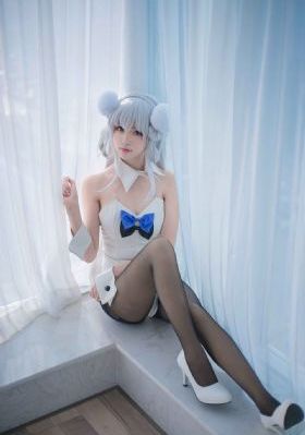 含着她两个硕大的乳峰视频_4K全集免费观看